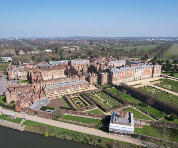 Skip-the-line HamptonCourtPalace Guided Day Trip from London – London, United Kingdom