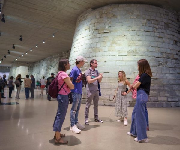 Small Group Guided Louvre Highlights Tour – Ile-de-France, France