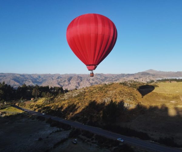 Sunrise in hot air balloon over Cusco – Cusco, Peru