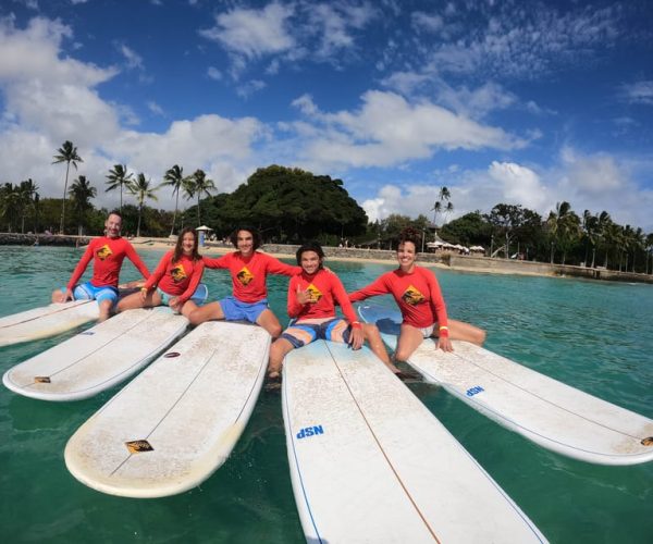 Surfing Lesson in Waikiki, 3 or more students, 13yo or older – Honolulu, Hawaii