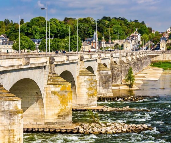 Tours: Private Guided Walking Tour – Centre-Val de Loire, France