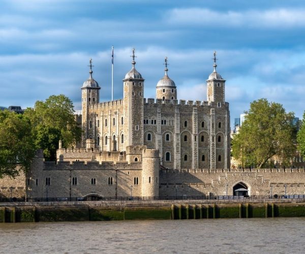 Tower of London Tour with Prority Entrance Tickets and Guide – London, United Kingdom