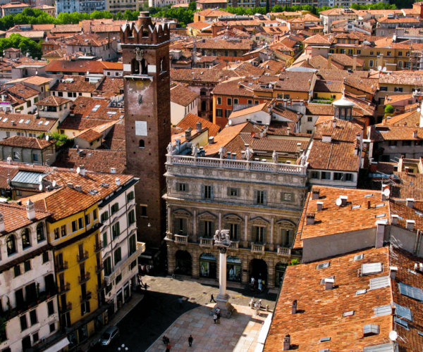 Verona: First Discovery Walk and Reading Walking Tour – Veneto, Italy