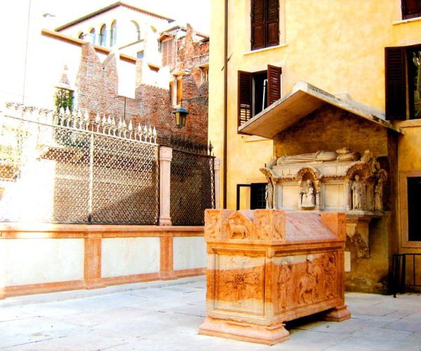 Verona: History and Hidden Gems Walking Tour – Veneto, Italy