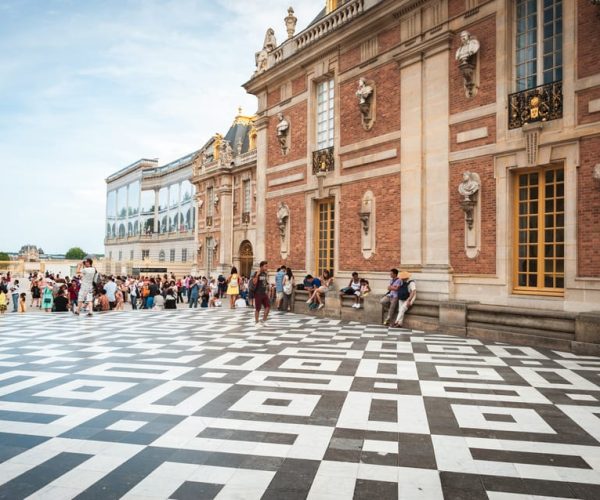 Versailles Bike Tour with Palace & Queen Farm Entrance – Ile-de-France, France