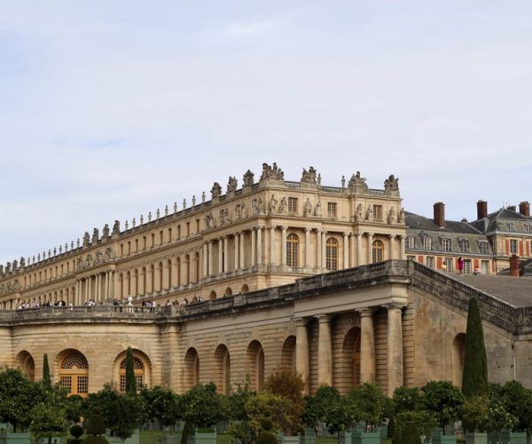 Versailles Palace and Giverny Private guided tour from Paris – Paris, France