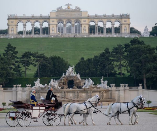 Vienna: Carriage Ride Through Schönbrunn Palace Gardens – Vienna, Austria