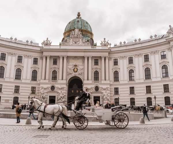 Vienna: Culinary Horse-Drawn Carriage Experience – Vienna, Austria