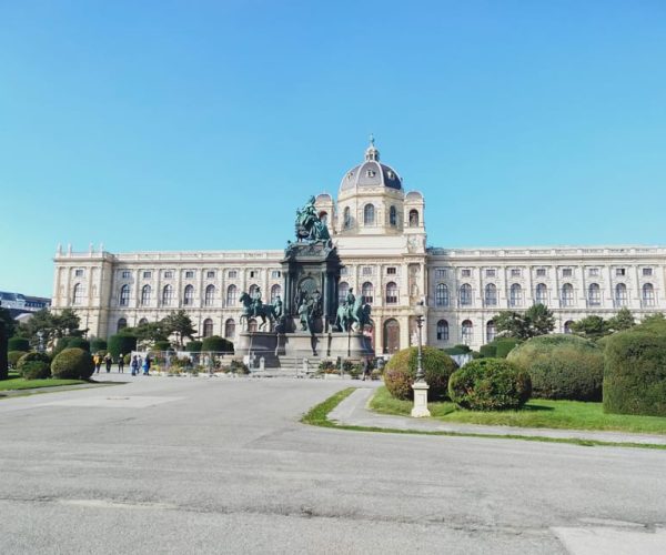 Vienna Historical Highlight City Tour + Wine Tasting – Vienna, Austria