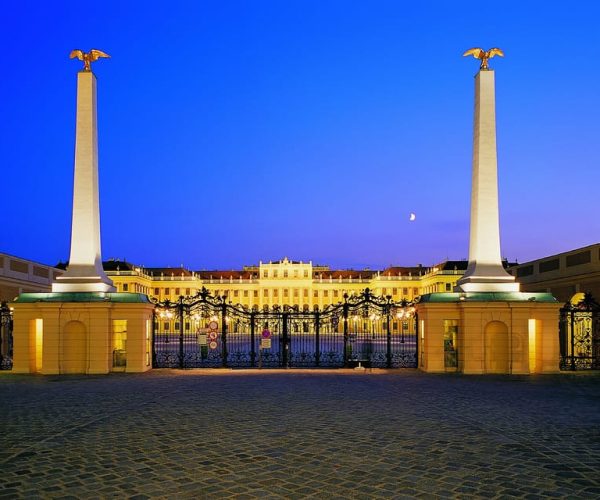 Vienna: Schönbrunn Palace Evening Tour, Dinner and Concert – Vienna, Austria