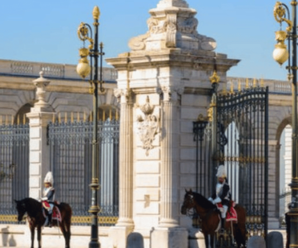 Visita guiada por Palacio Real y Catedral de la Almudena – Madrid, Spain