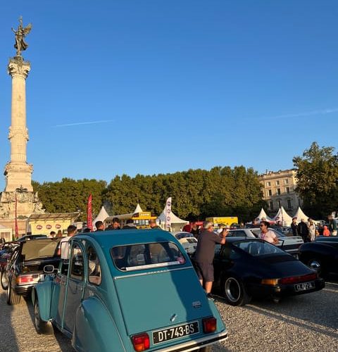 Visite de Bordeaux Unesco en voiture 2cv & gourmandises – Nouvelle-Aquitaine, France