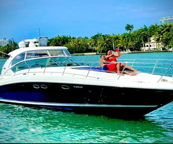 ⭐️⭐️⭐️⭐️⭐️ Private  ️ Yacht Rentals ⏰ 2h   Champagne gift – Miami, Florida