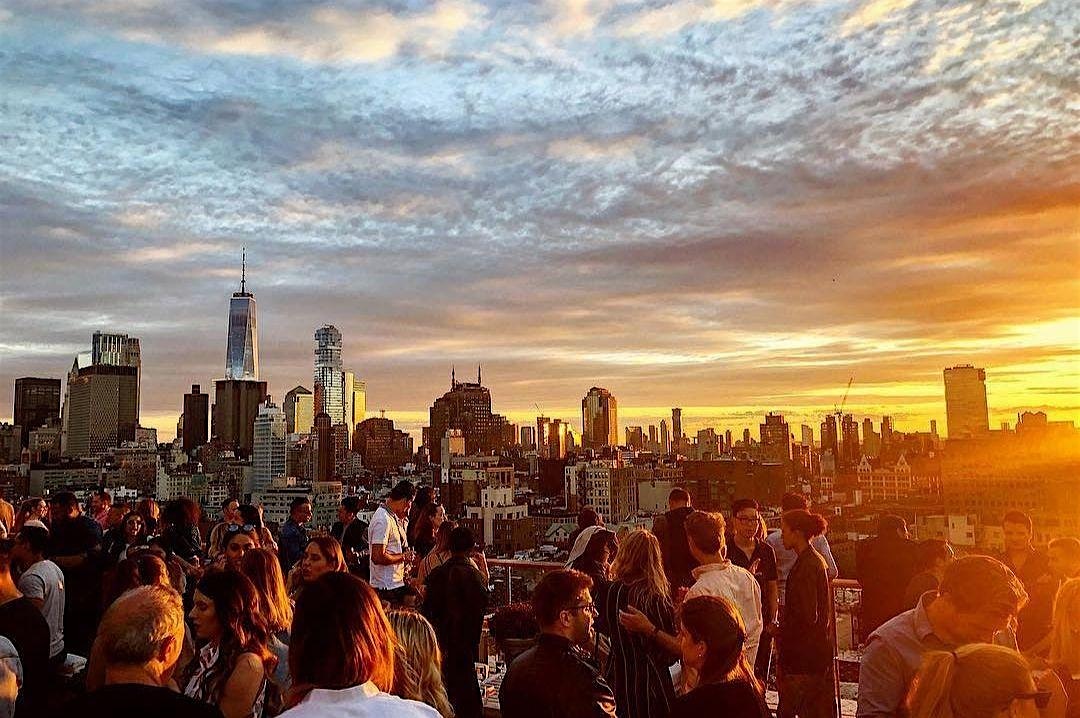 Blue Crawls Presents: NYC ROOFTOP CLUB CRAWL 2024 (Includes 1 Drink) – New York, NY