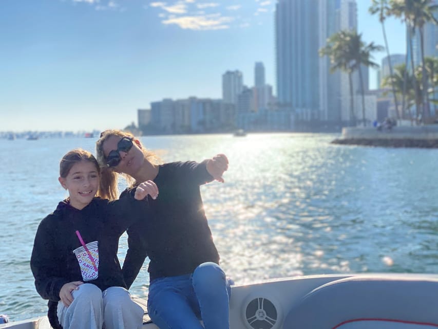 1 hour Miami Private Boat Ride with champagne and captain – Miami, Florida