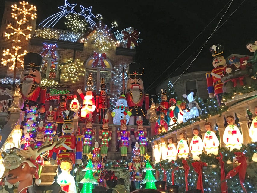 Brooklyn: 1.5-Hour Dyker Heights Christmas Walking Tour – New York City, New York