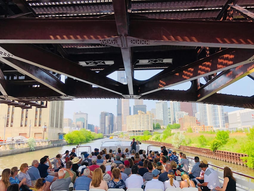 Chicago River: 90-Min Architecture Boat Tour – Chicago, Illinois