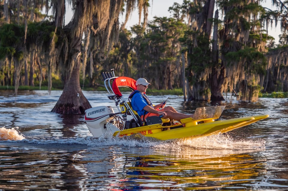 Clermont: Chain of Lakes Self-Driving Catboat Tour – Clermont, Florida