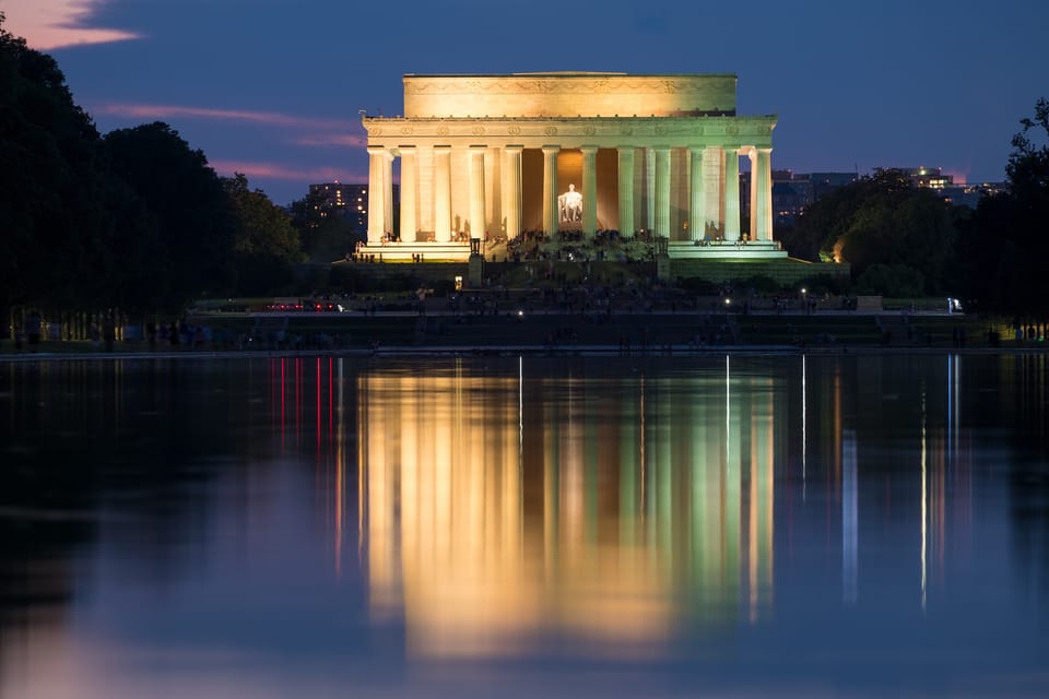 DC: Monuments & Memorials Sunset Tour by Open-top Bus – Washington DC