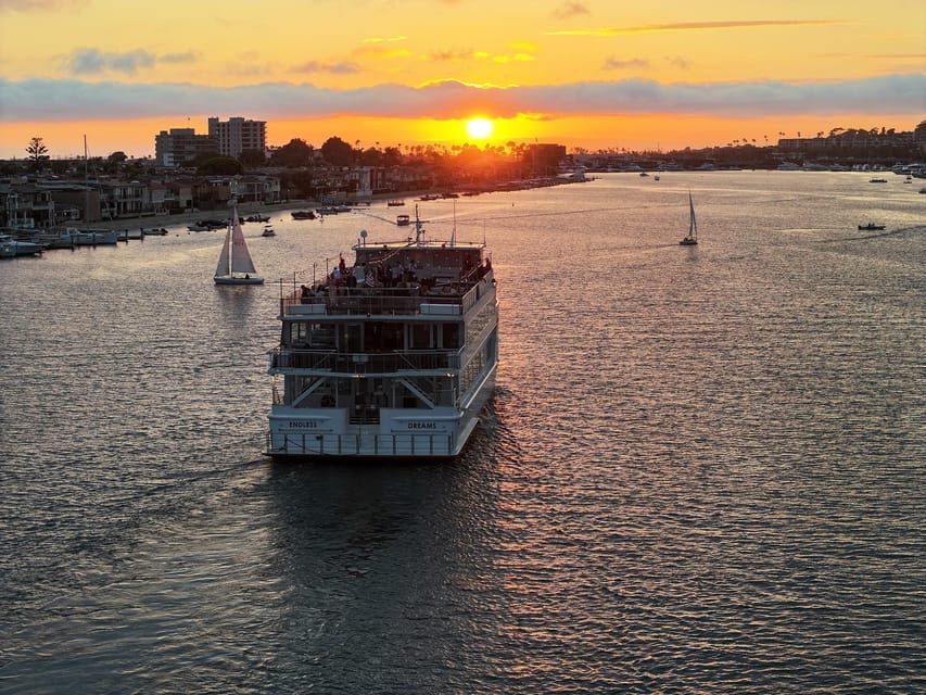 From Newport Beach: Weekend Dinner Cruise with Live DJ – Los Angeles, California