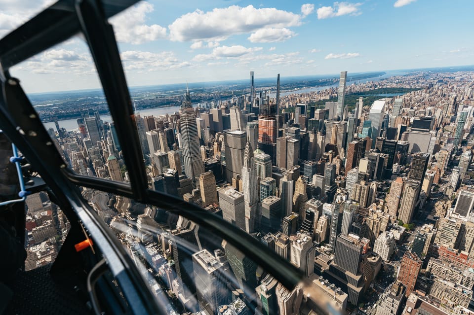 From Westchester: Private NYC Helicopter Tour for 2-6 People – Harrison, New York