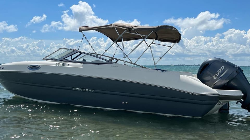 Miami: 24-Foot Private Boat for up to 8 People – Miami, Florida