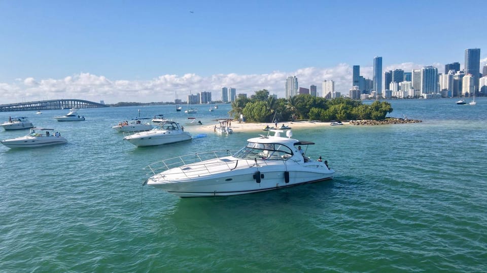 Miami: Private Yacht Charter with Drinks – Miami, Florida