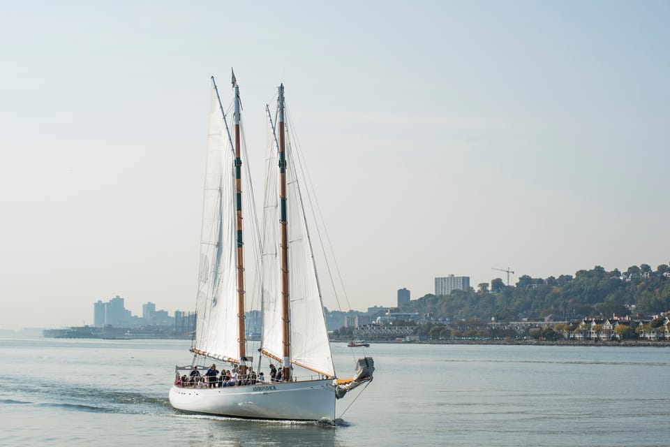 NYC: Hudson River Fall Foliage Sailing Trip – New York City, New York