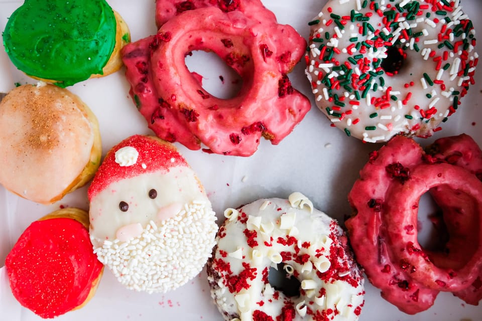 NYC: Midtown Holiday Donut and Hot Chocolate Adventure – New York City, New York