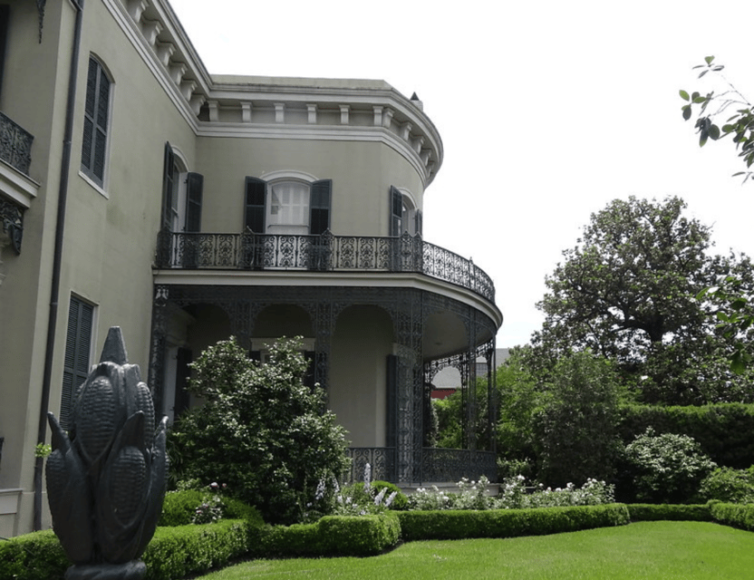 New Orleans: Tombs and Mansions of the Garden District – New Orleans, Louisiana