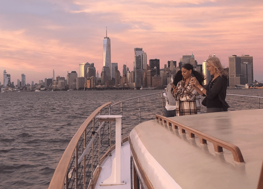 New York City: Sunset Yacht Cruise on Full Moon – New York City, New York