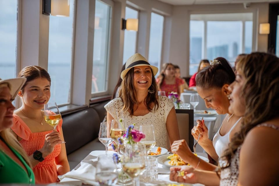 Newport Beach: Champagne and Brunch Buffet Cruise – Los Angeles, California