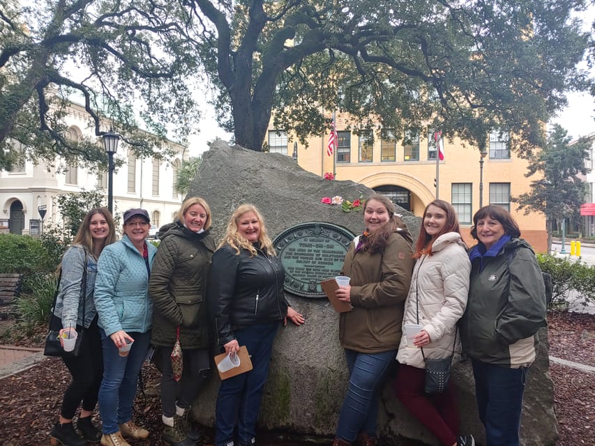 Savannah: Guided Walking Tour and Trivia Game – Savannah, Georgia