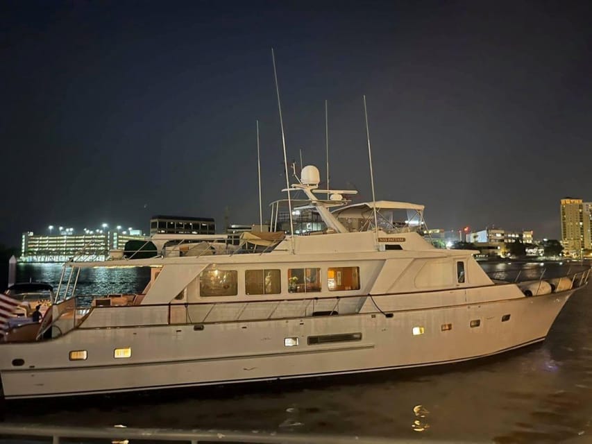 Tampa Bay: Luxury Yacht Charter Experience – Tampa, Florida