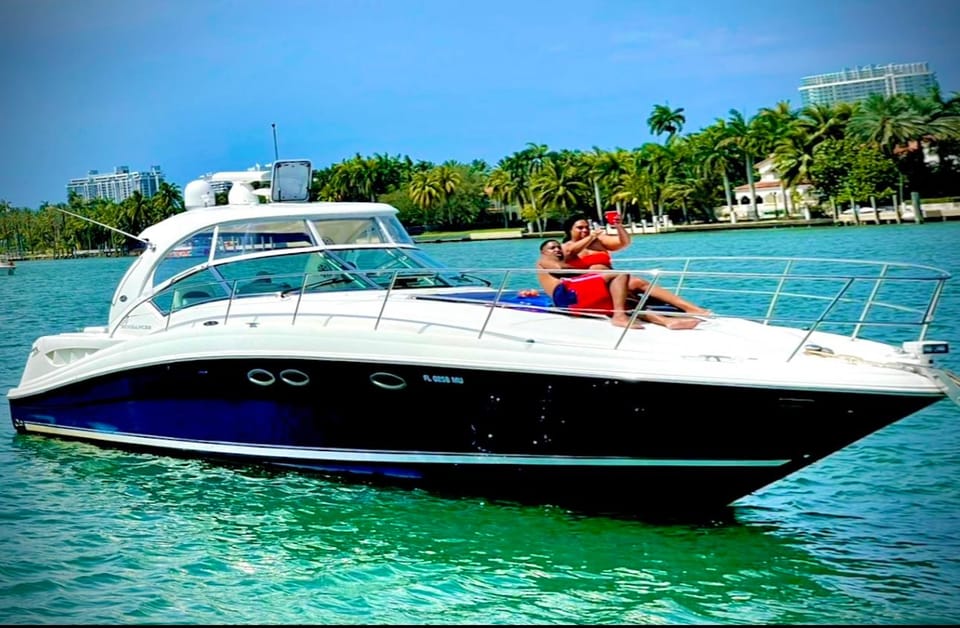 ⭐️⭐️⭐️⭐️⭐️ Private  ️ Yacht Rentals ⏰ 2h   Champagne gift – Miami, Florida