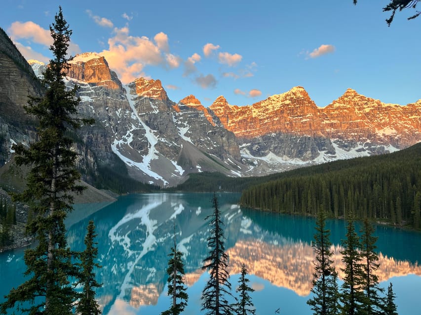 Banff National Park: Moraine Lake at Sunrise – Lake Louise, Alberta, Canada