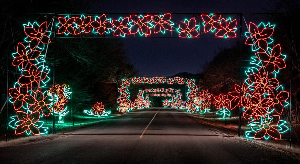 Branson: Lights of Joy Christmas Drive-Thru – Branson, Missouri