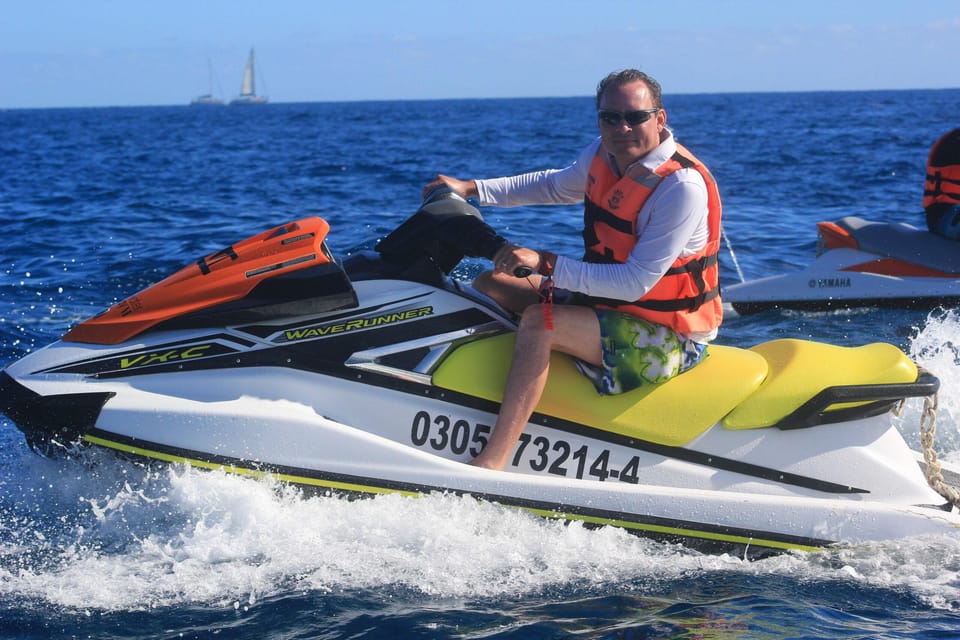 Cabo San Lucas: Jet Ski Rental on Medano Beach – Cabo San Lucas, Mexico