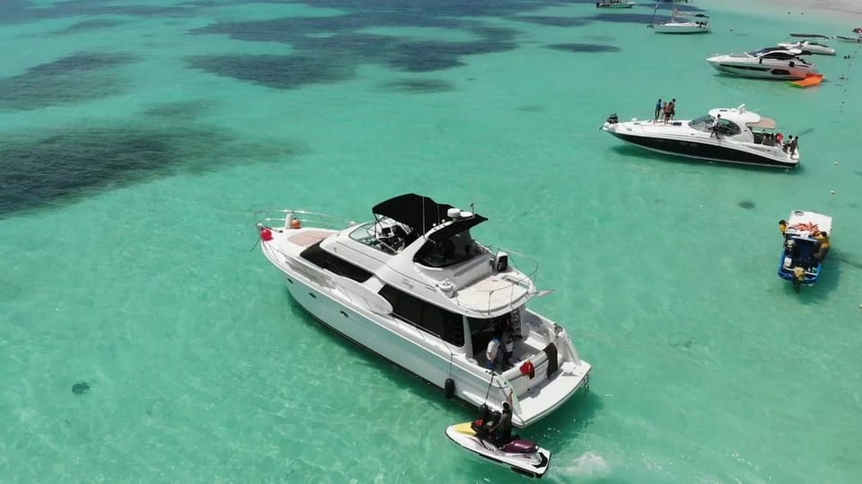 Cancun: 4-hour 55ft Luxury Yacht Rental with Food and Drinks – Playa Norte, Isla Mujeres, Mexico