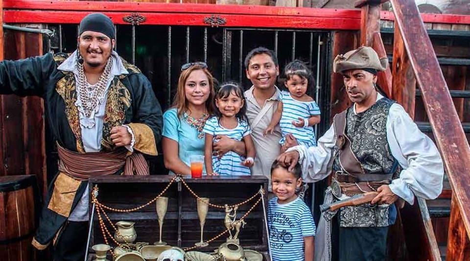 Cancun: Pirate Ship Captain Hook Lobster Dinner – Cancún, Mexico