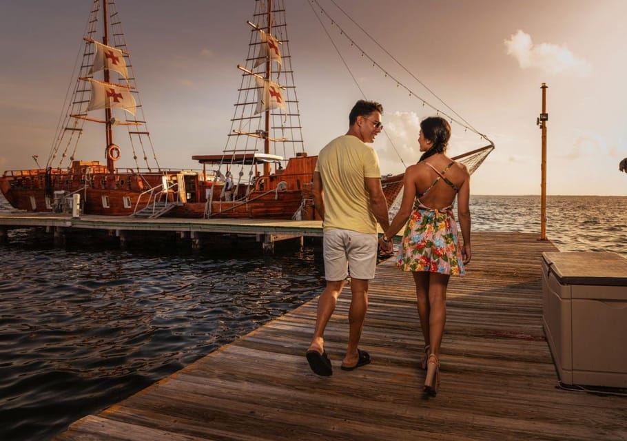 Cancun: Romantic Dinner Cruise with open bar and live music – Cancún, Mexico