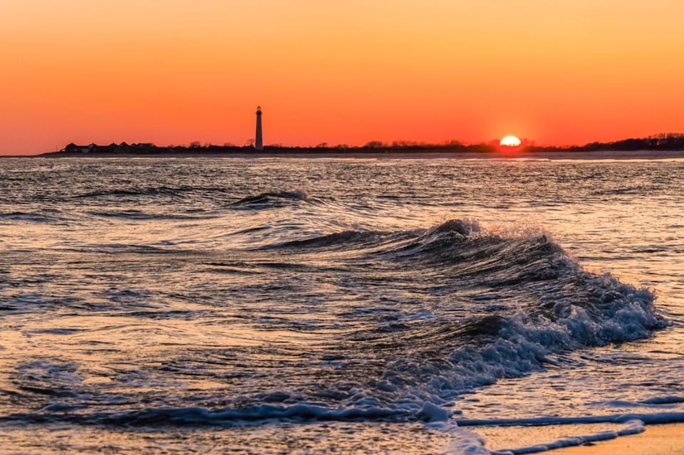 Cape May: Sunset Dolphin Cruise with Optional Wine Tastings – Delaware Bay, Delaware