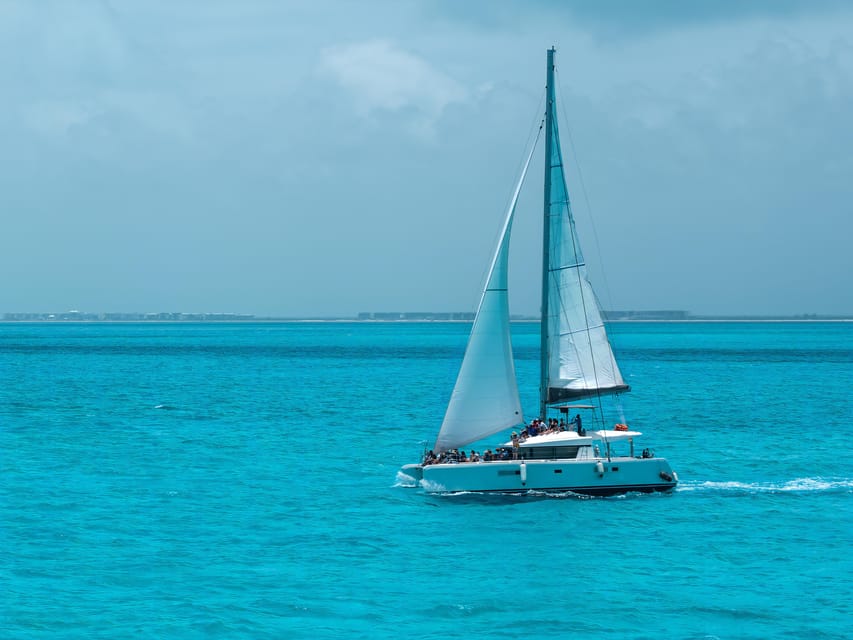 Catamaran Isla Mujeres + Coco Bongo Combo tour – Cancún, Mexico