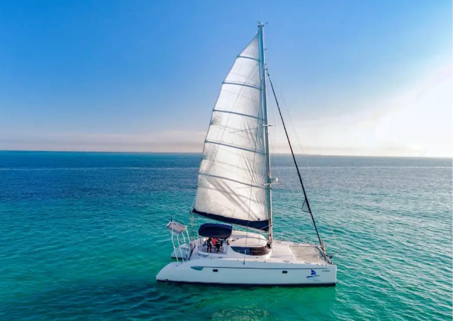 Catamaran Tour to Isla Mujeres – Cancún, Mexico