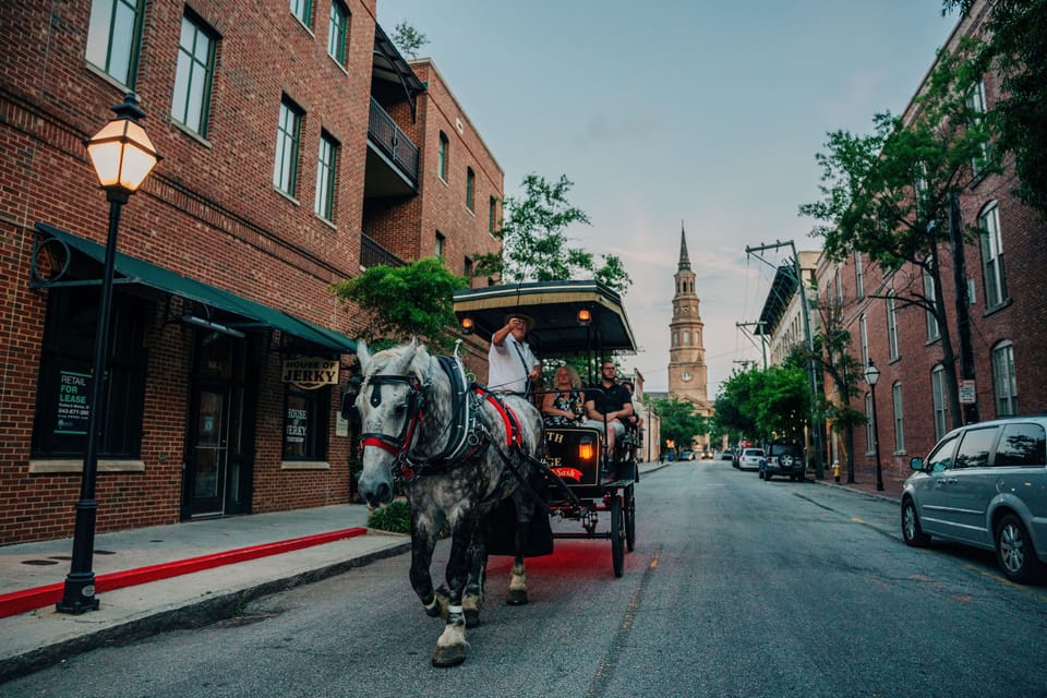 Charleston: Haunted Carriage Evening Tour – Charleston, South Carolina