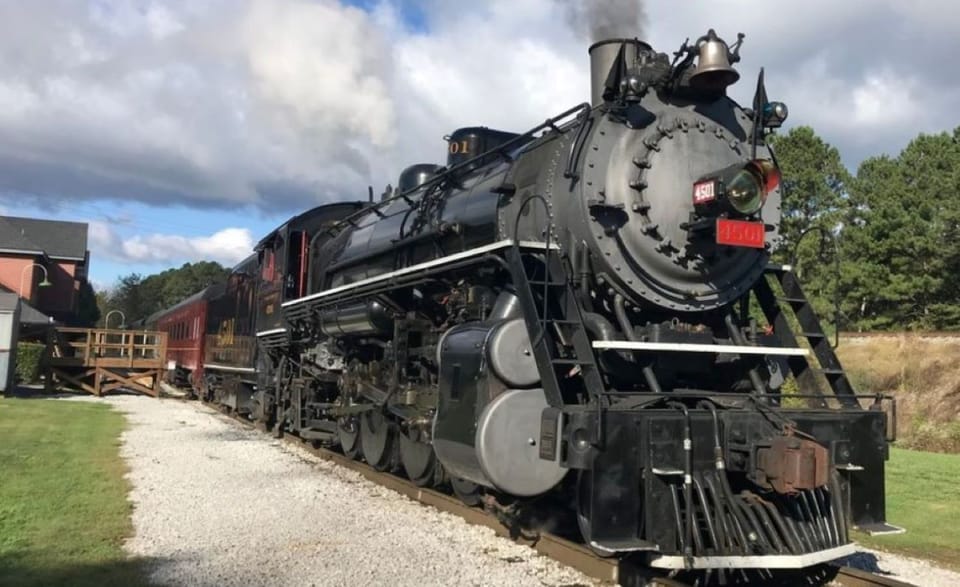 Chattanooga: Derailed Trolley Tour and Train Ride – Chattanooga, Tennessee