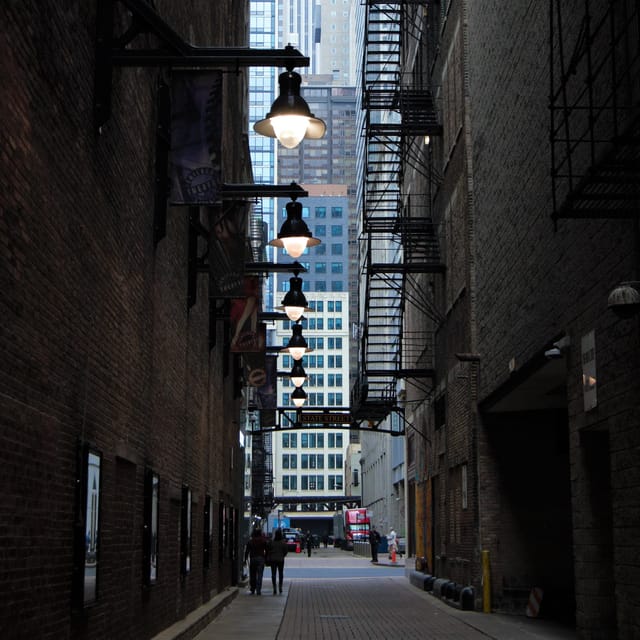 Chicago: Haunted Sites Self-Guided Audio Walking Tour – Chicago, Illinois