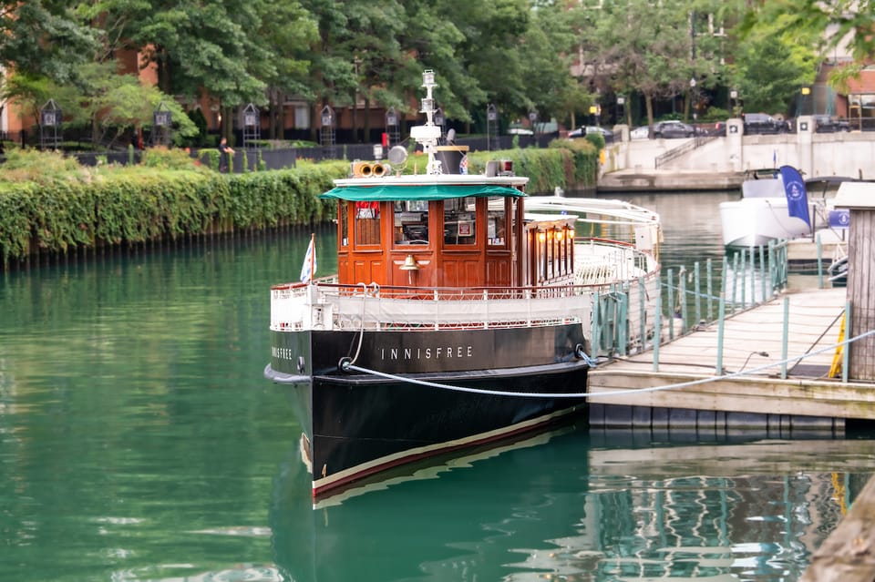 Chicago: Historic Architecture Chicago River Small Boat Tour – Chicago, Illinois