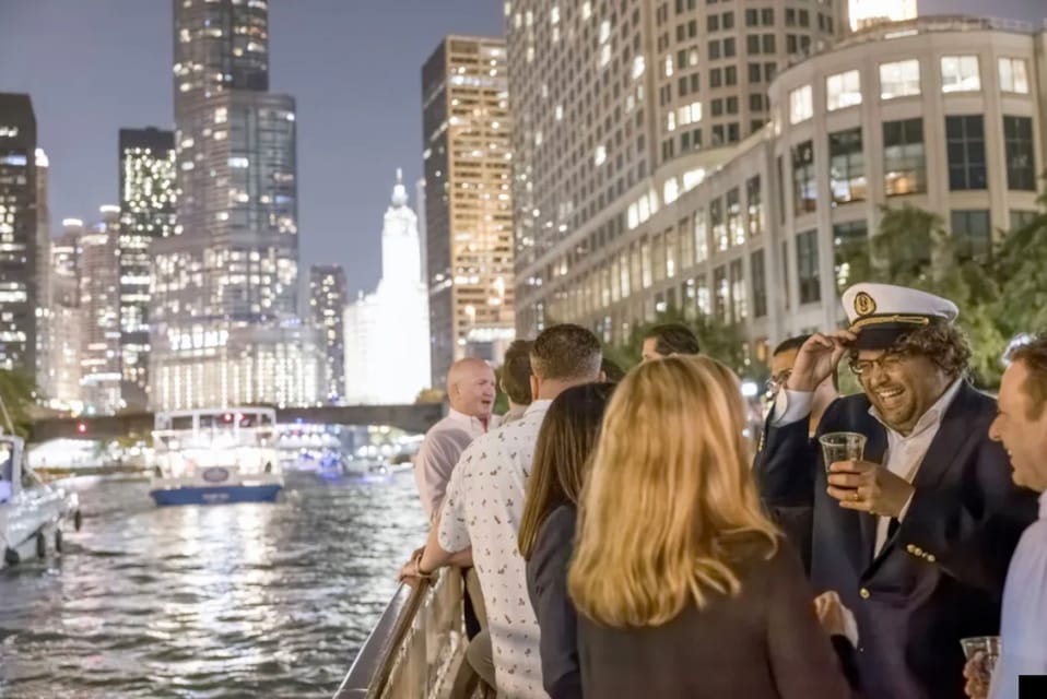 Chicago River: Guided Sunset Cocktail & Architecture Tour – Chicago, Illinois