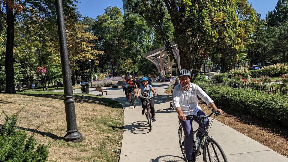 Ebike City & Neighbourhoods Tour – Toronto, Canada